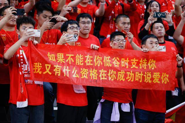 中国女足开局大胜，王霜表现出色贡献四球